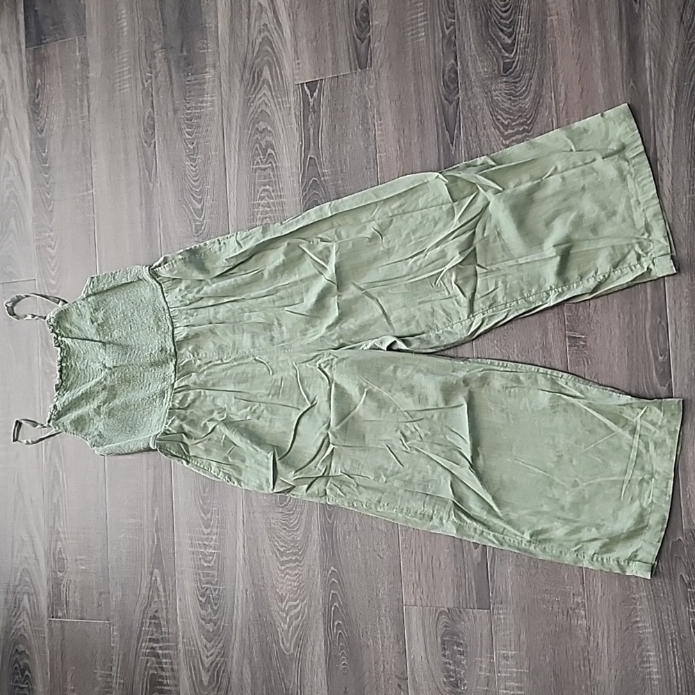 🦇 Old Navy Smocked Jumpsuit 🦇